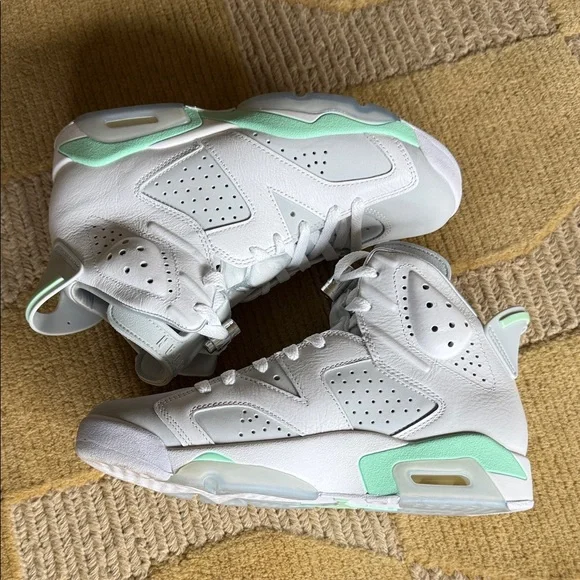 Air Jordan Retro 6 Mint Foam (M6.5/W8) - Picture 4 of 6